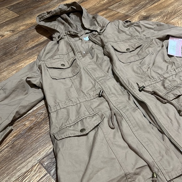 Light Jacket - Picture 4 of 4